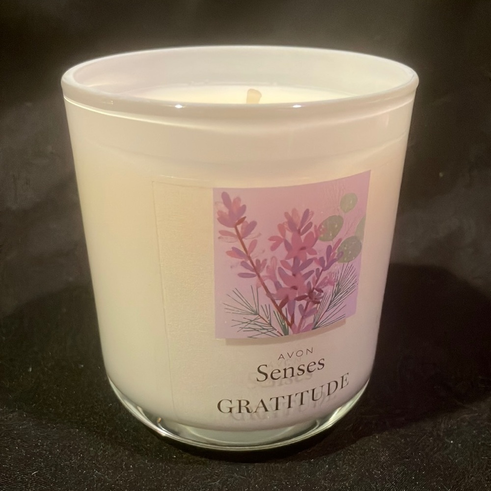 Avon Candle Senses - Gratitude, Lavender and Cedarwood